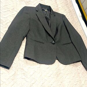 Nine West Charcoal Blazer size 4p in great condition.